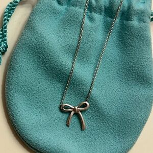 TIFFANY BOW NECKLACE 🩵